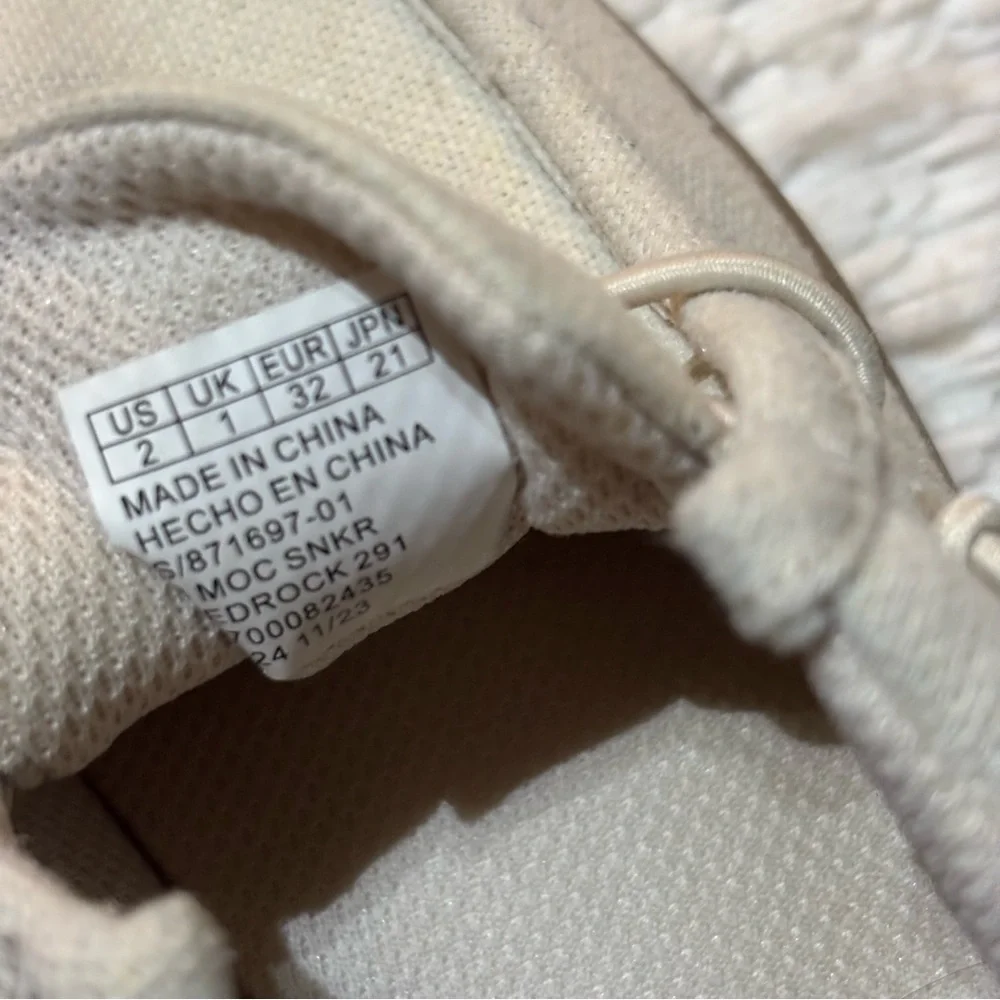 GAP‎ Kids Chambray Moc Sneakers Bedrock size 2 Cream Color Boys Shoes Slip On